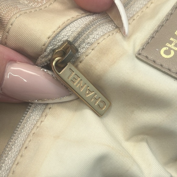 Chanel Travel Line tote in Khaki - Picture 15 of 16